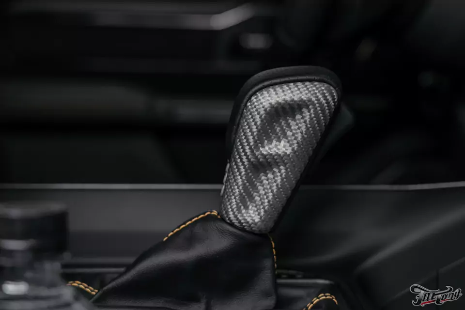 Что мы сделали с RAM TRX Hennessey Mammoth 1000?! Часть 5: процесс пошива, готовый салон и ремни безопасности